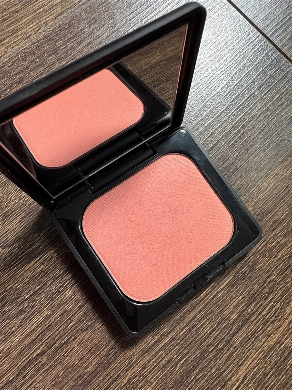 Kat Von D everlasting shaper blush in Bellisima